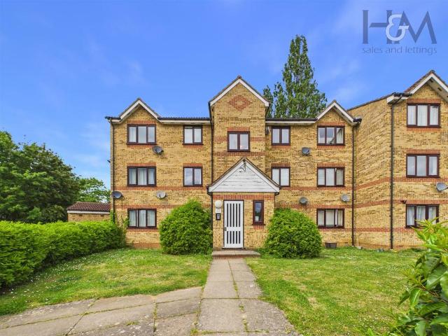 Flat for sale in Fishers Green, Shephall