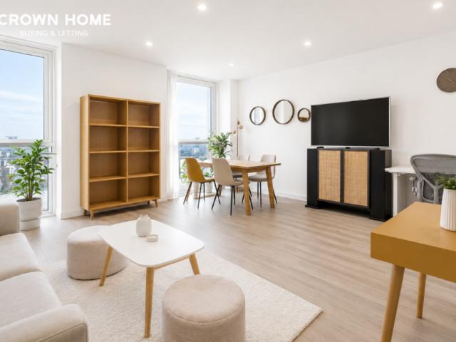 Flat for sale in Woodberry Down, Stoke Newington