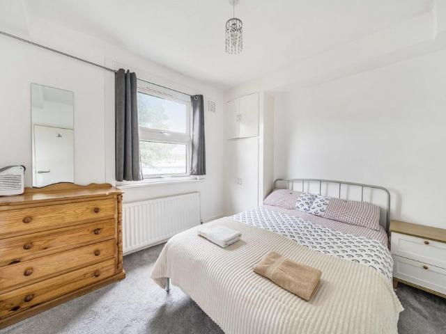 Flat for sale in Camberwell, Greater London
