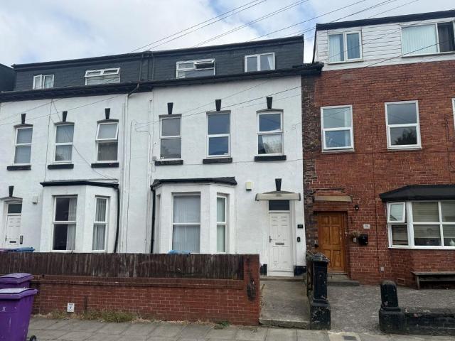 Flat for sale in Calderstones
