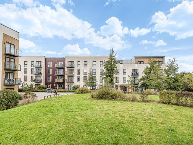 Flat for sale in Greater London