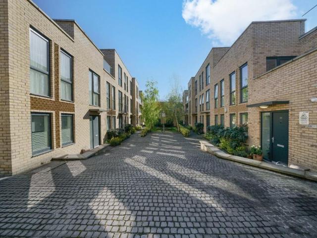 Flat for sale in Plashet, Greater London