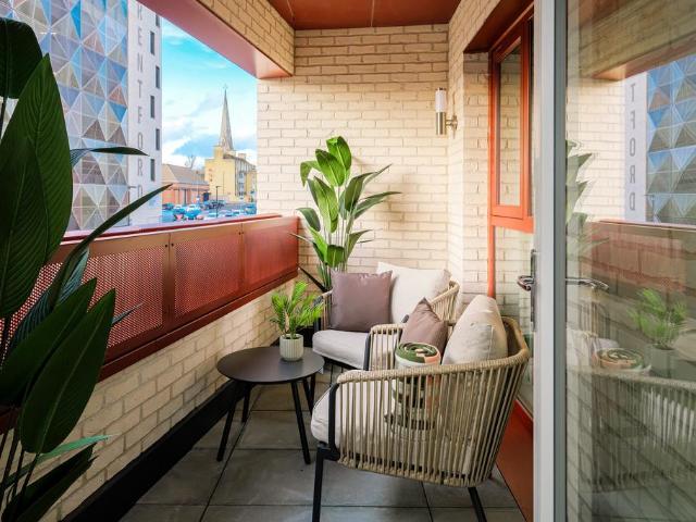 Flat for sale in London Borough of Hounslow, Greater London