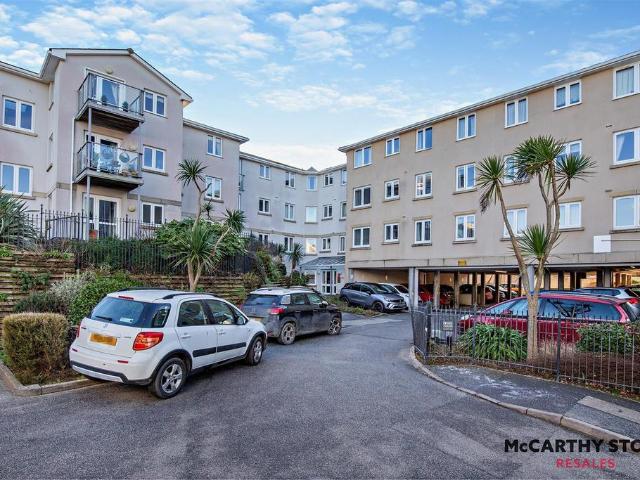 Flat for sale in Newquay, Cornwall
