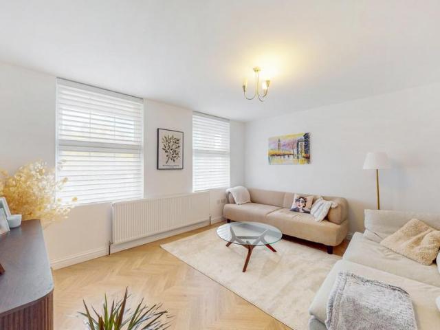 Flat for sale in Eastcote, Greater London