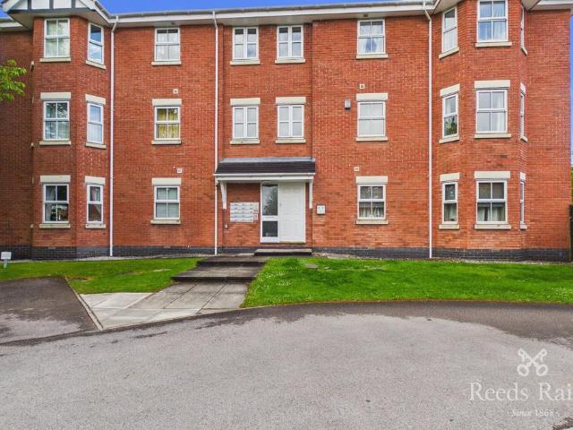 Flat for sale in Greenbank, Leftwich