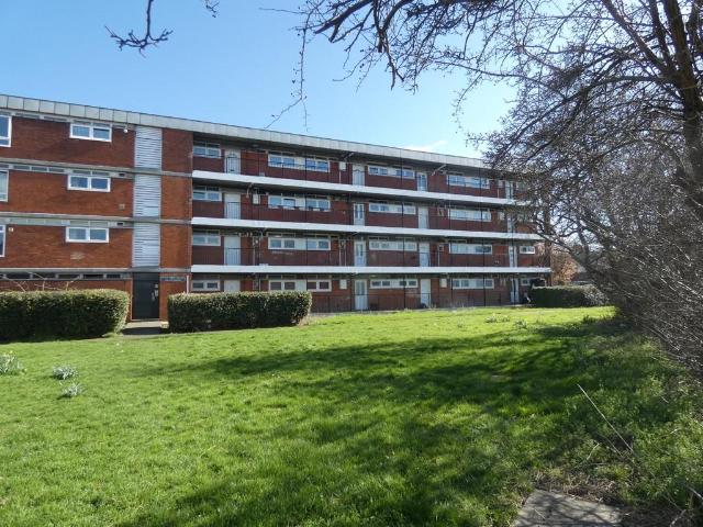 Flat for sale in Vange, Essex