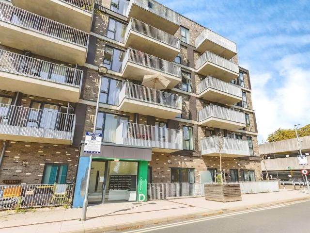 Flat for sale in Slough