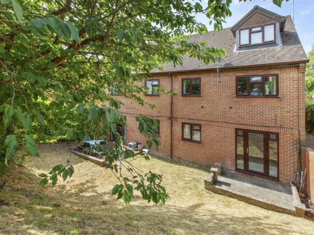 Flat for sale in Loudwater, Buckinghamshire