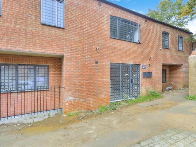 Flat for sale in Burrow's Bush, Wellingborough