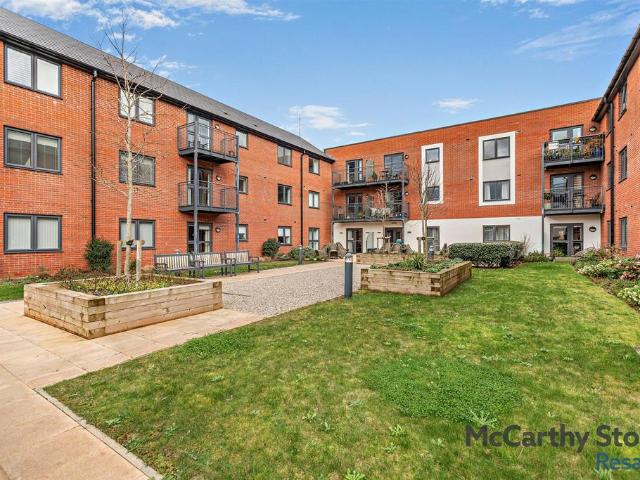 Flat for sale in Watergate, Devon