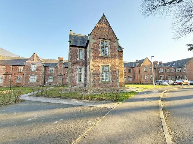 Flat for sale in Gains Park, Frankwell