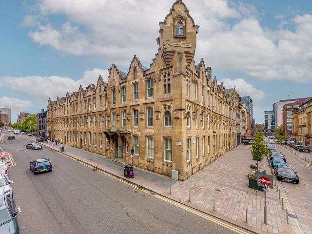 Flat for sale in Merchant City, Scotland