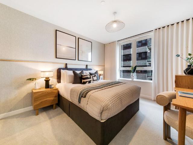 Flat for sale in Harrow Weald, Greater London