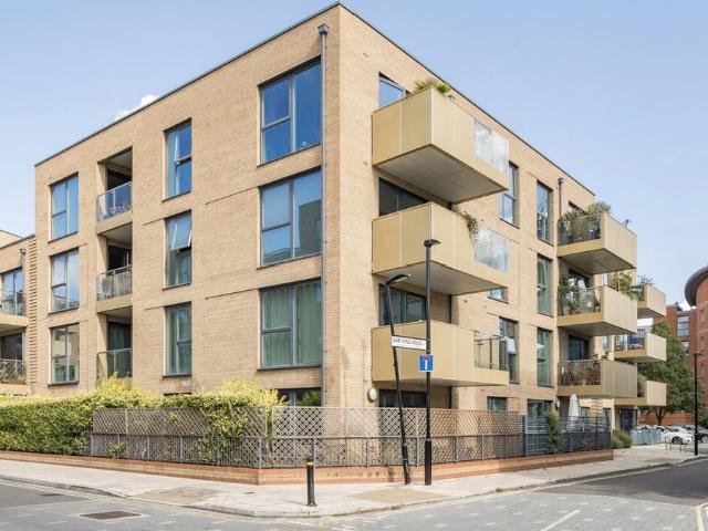 Flat for sale in Camberwell, Greater London