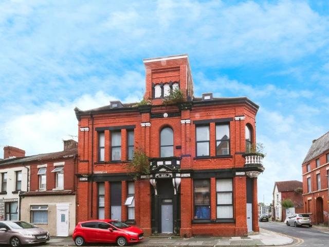 Flat for sale in Calderstones
