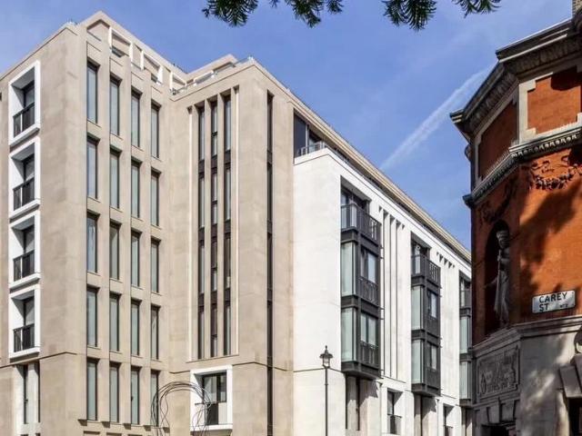 Flat for sale in St Clement Danes, Greater London