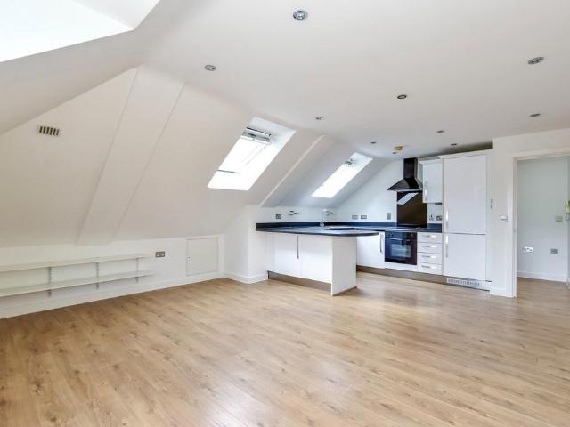 Flat for sale in Batchworth, Hertfordshire