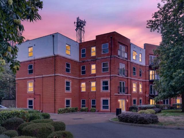 Flat for sale in Buckler's Park, Crowthorne
