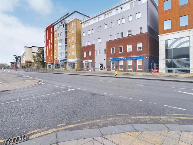 Flat for sale in Slough
