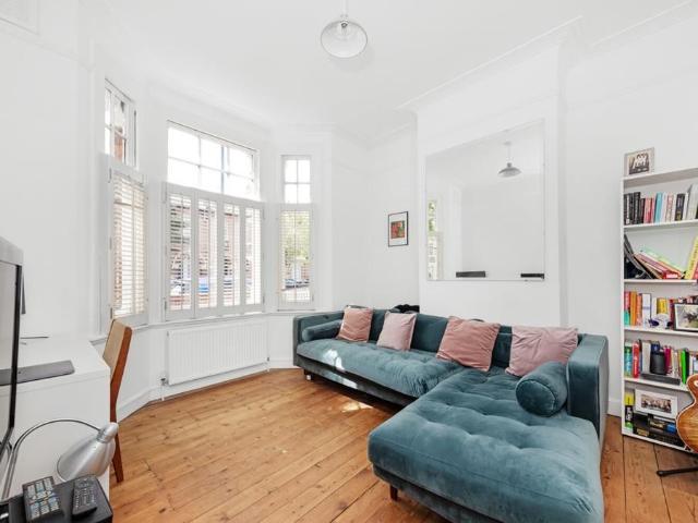Flat for sale in London Borough of Southwark, Greater London