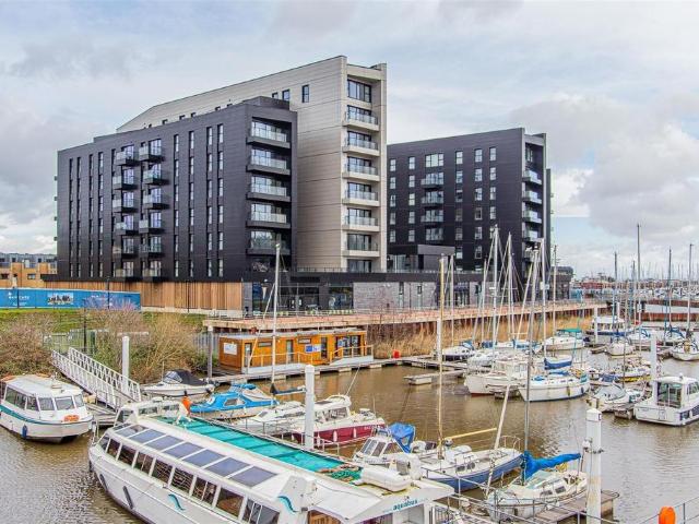 Flat for sale in Cardiff International Sports Village, Falcon Lodge