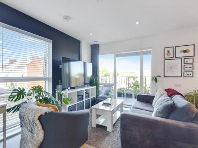 Flat for sale in London Borough of Lewisham, New Cross