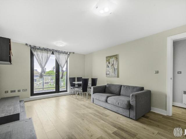 Flat for sale in St. George in the East, Wapping