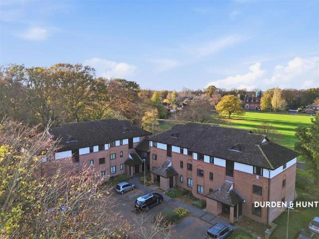 Flat for sale in Hutton, Navestock Side