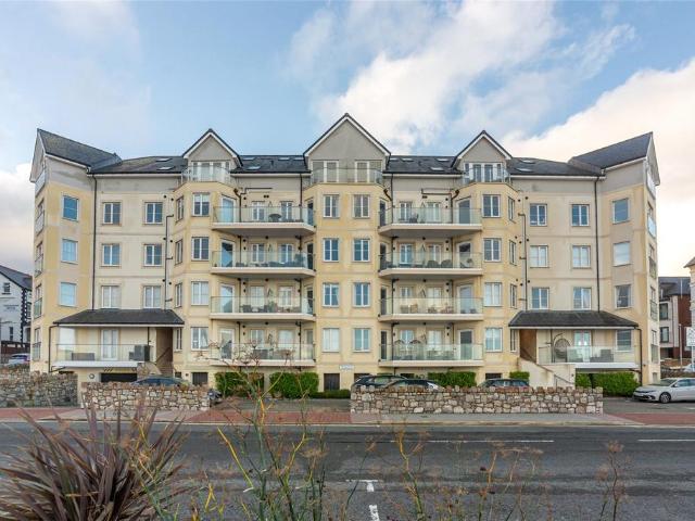 Flat for sale in Colwyn Bay, Wales