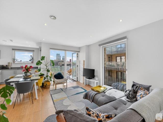 Flat for sale in Stratford Marsh, Greater London