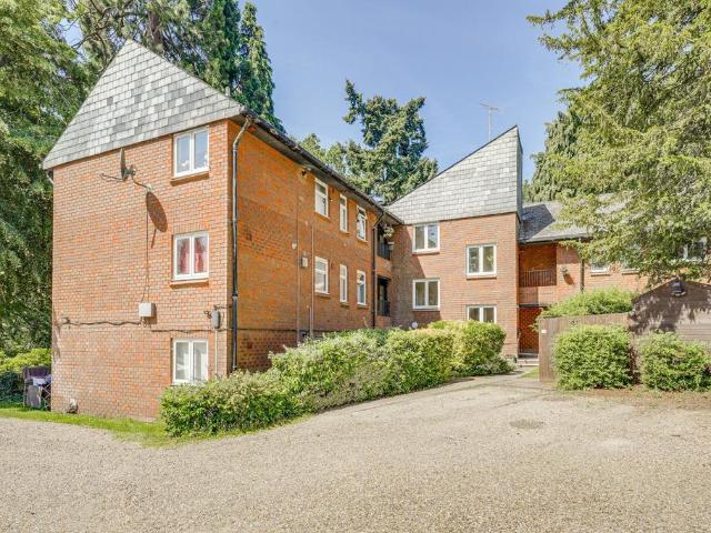 Flat for sale in Leighton-Linslade, Heath And Reach