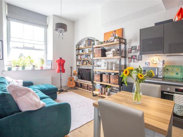 Flat for sale in Feckenham, City Of Bristol