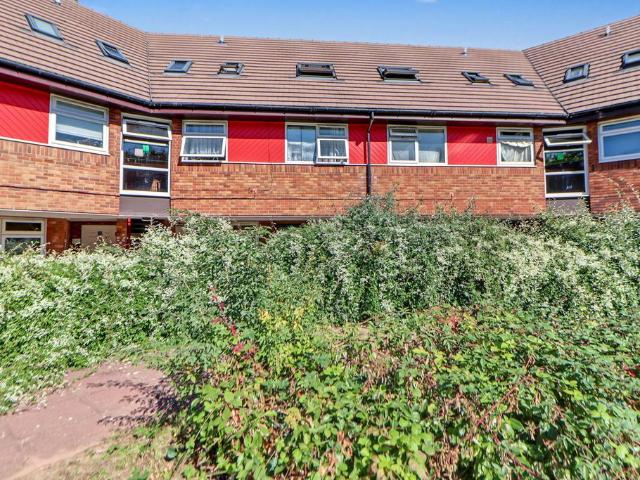 Flat for sale in Aston, East Hertfordshire
