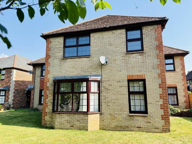 Flat for sale in Highcroft, Berrick Salome