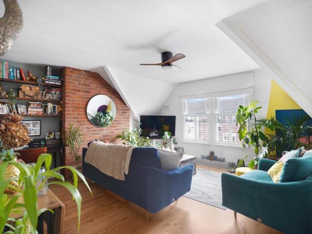 Flat for sale in Penge, Greater London