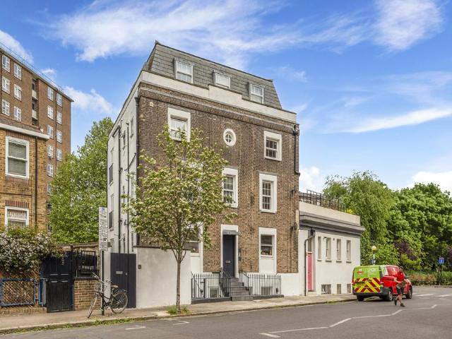 Flat for sale in Islington, Greater London