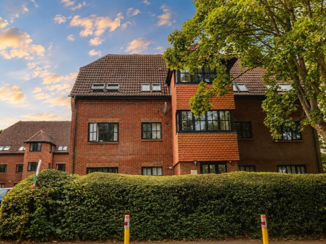 Flat for sale in Navestock Side, Essex