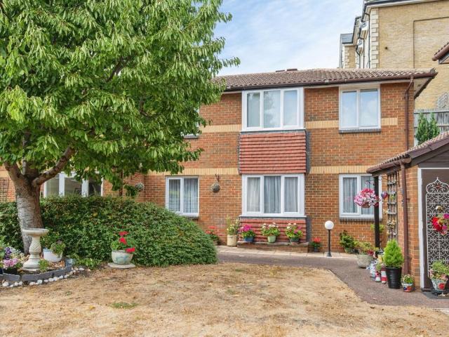 Flat for sale in London Borough of Bromley, Greater London