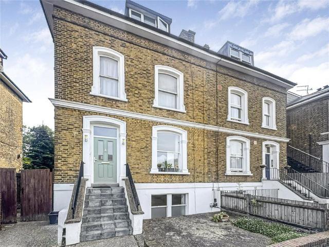 Flat for sale in London Borough of Richmond upon Thames, Greater London