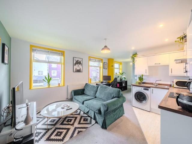 Flat for sale in Feckenham, City Of Bristol
