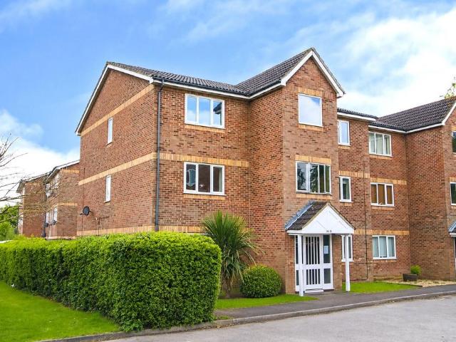 Flat for sale in Temple Park, Binfield
