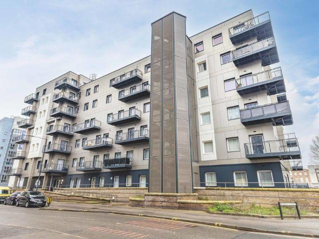 Flat for sale in Slough