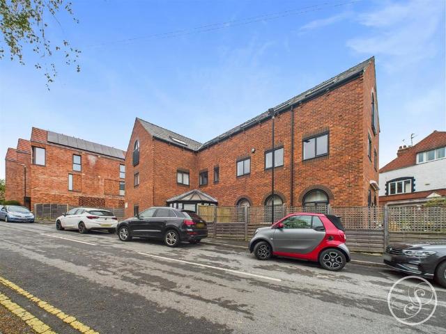 Flat for sale in Chapel Allerton, West Yorkshire