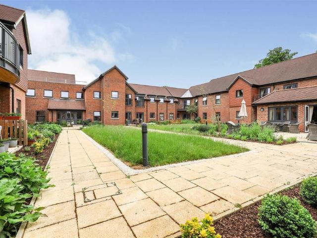 Flat for sale in Calverton End, Milton Keynes