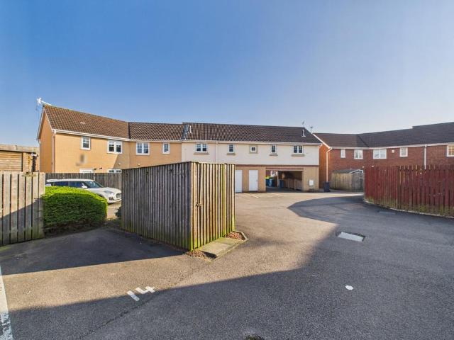 Flat for sale in Kingswood, Hull