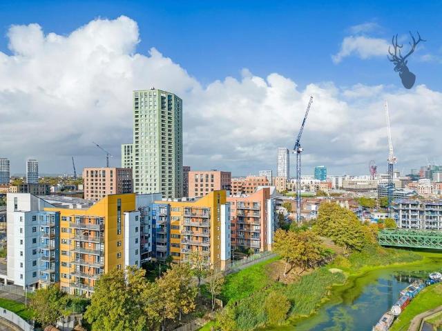 Flat for sale in Bromley-by-Bow, Bow