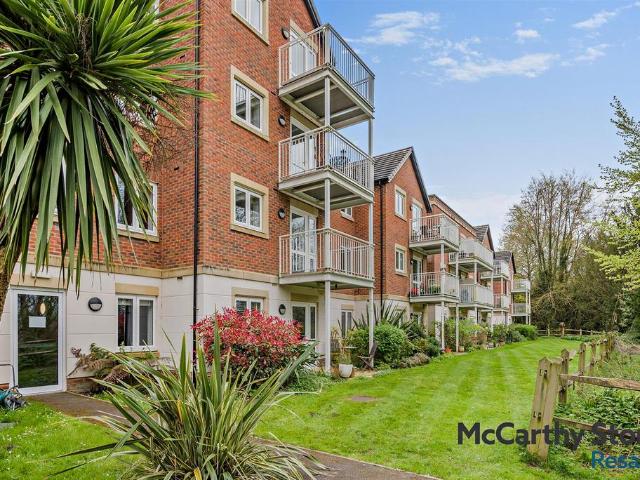 Flat for sale in Devizes, Wiltshire