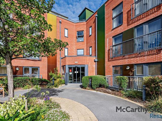 Flat for sale in Bridgwater, Somerset