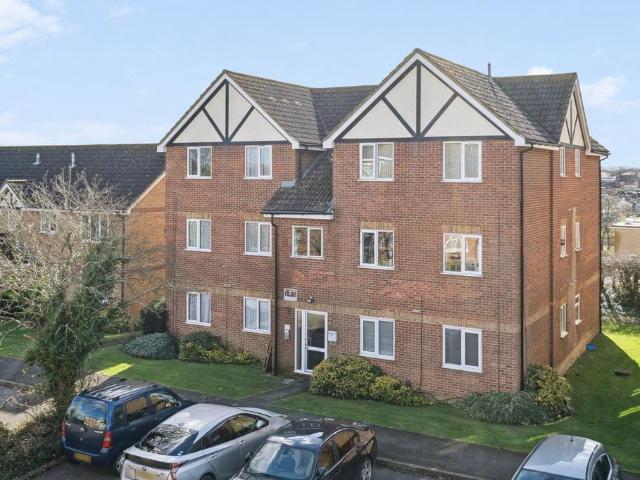 Flat for sale in Slough
